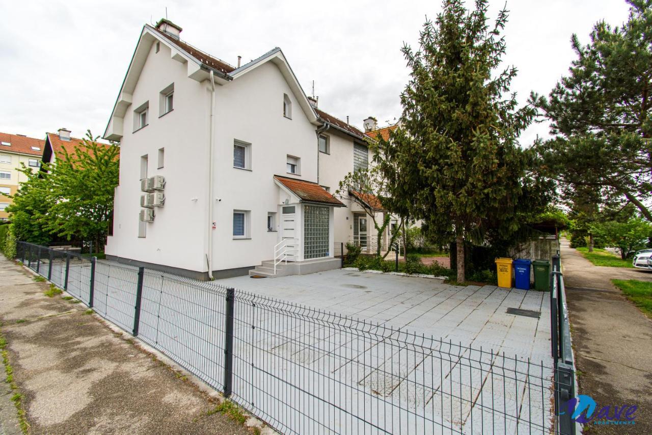 Two Bedroom Modern Apartment Near The Airport Velika Gorica Bagian luar foto